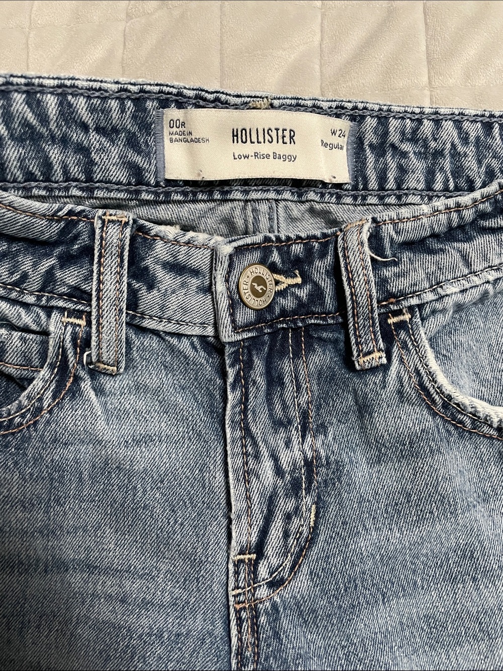 Hollister Women's Low-Rise Jeans - medium Blue Wash